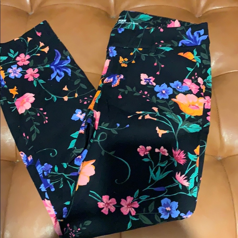 Old Navy floral Pixie floral Skinny NWOT size 6